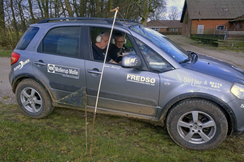 Vind eller forsvind: Kravet er klart inden finalen i Nordisk Mesterskab næste weekend i Sverige. Børge Holm og Jørn Mørup, der her stempler ind ved en rutekontrol, skal vinde begge de 2 sidste afdelinger for at vinde det Nordiske Mesterskab.